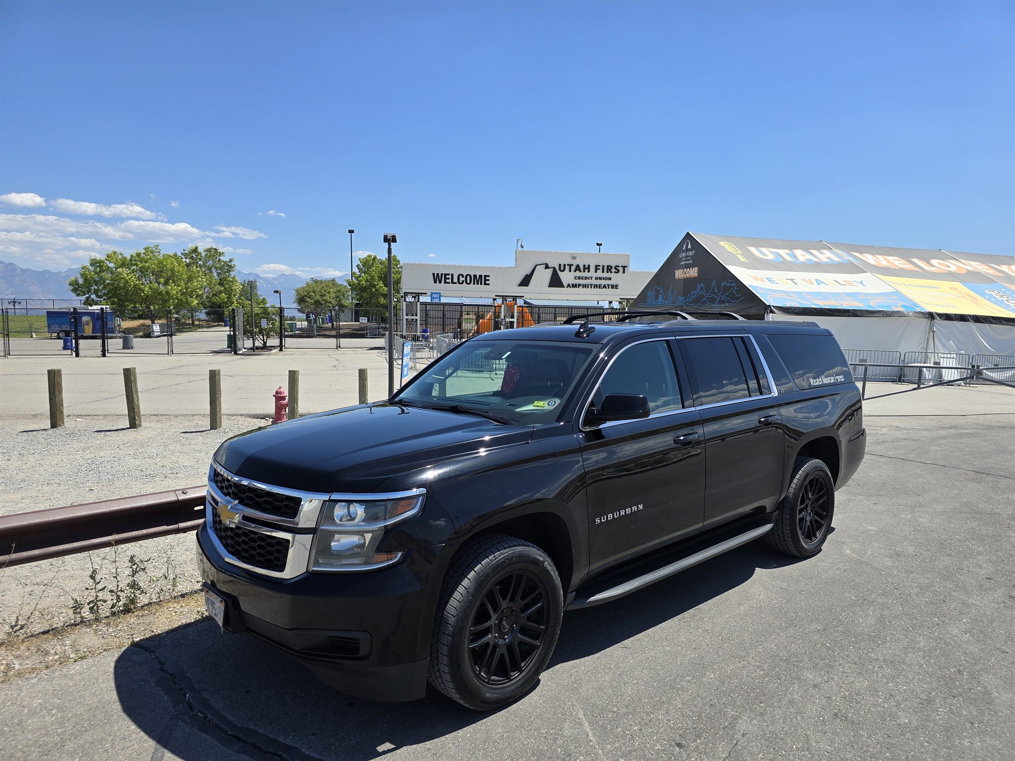 The SUV at the amphitheatre entrance